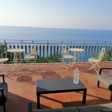 招待所 Ellysblue 3*