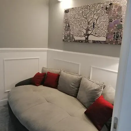 Ellysblue 招待所 3*