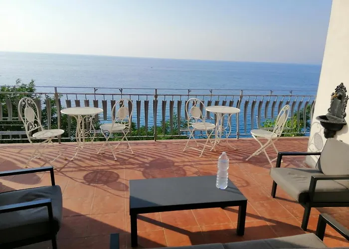 Casa de hóspedes Ellysblue 3*